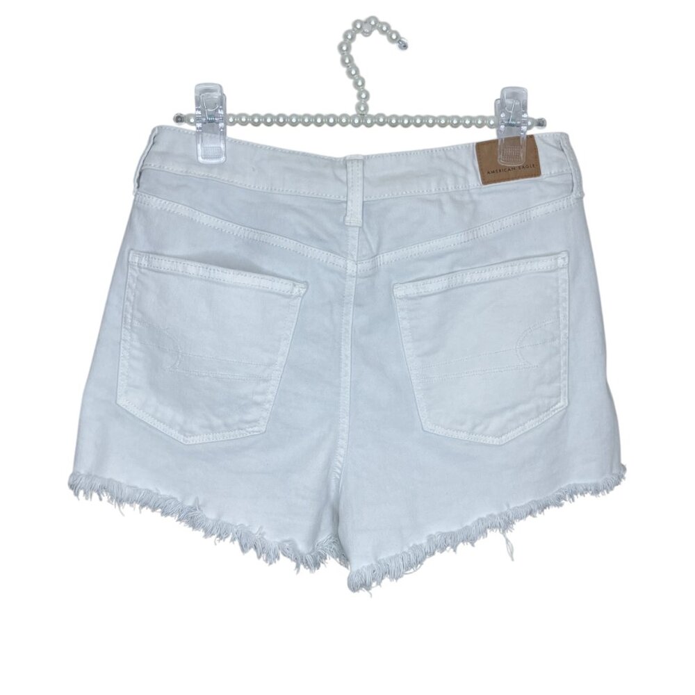 American Eagle Size 6 White Distressed Super Stretch High Rise Mom Jean Shorts - Picture 2 of 5